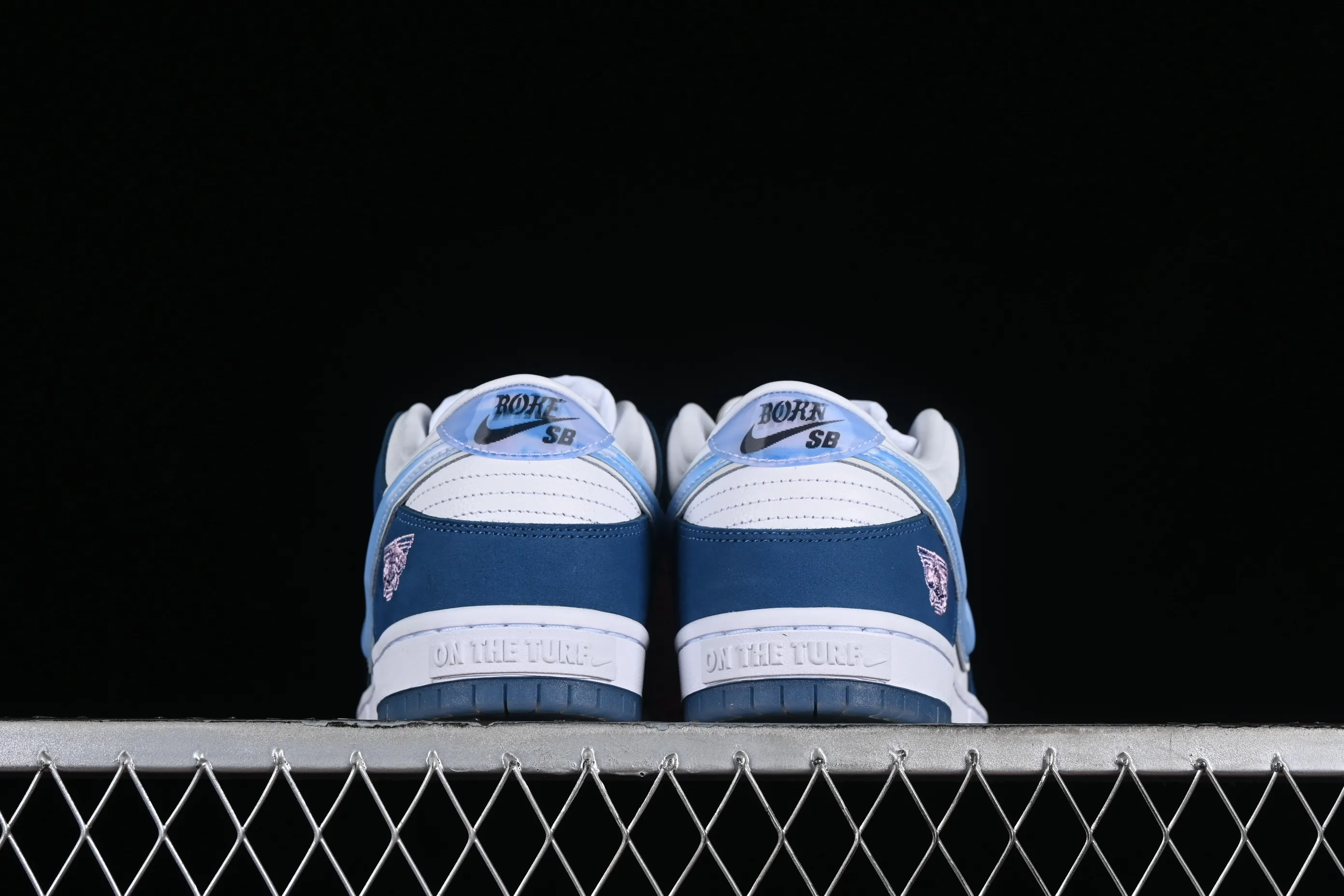 All Categories Nk SB Dunk Series Nk SB Dunk Low Low-top sneakers Foreign trade version Born x Raised x Nk SB Dunk American street style Joint model SB low-top sports and leisure sneakers FN7819-400